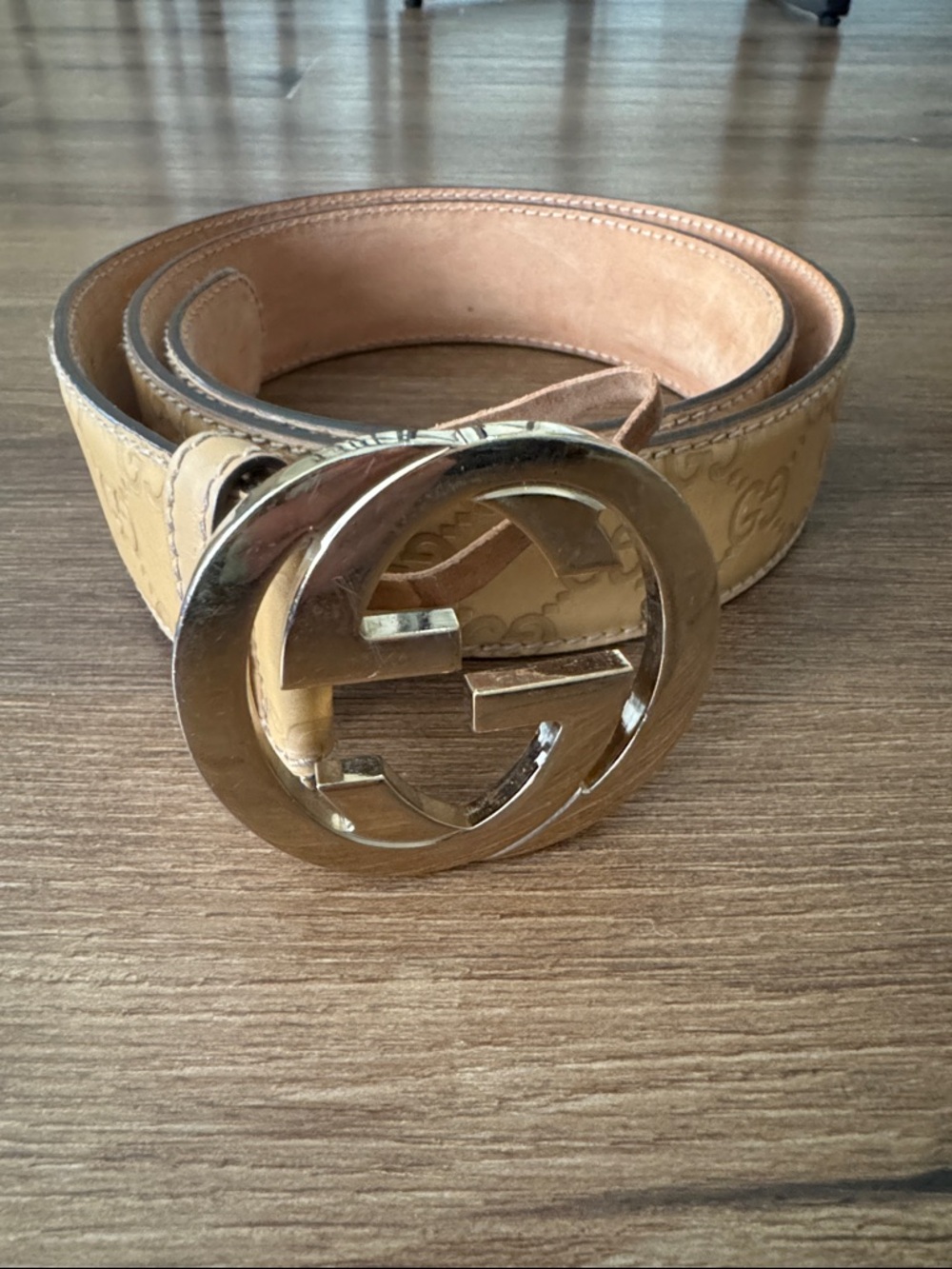 Authentic Gucci Beige Guccissima Leather Interlocking GG Buckle Belt. 95-38